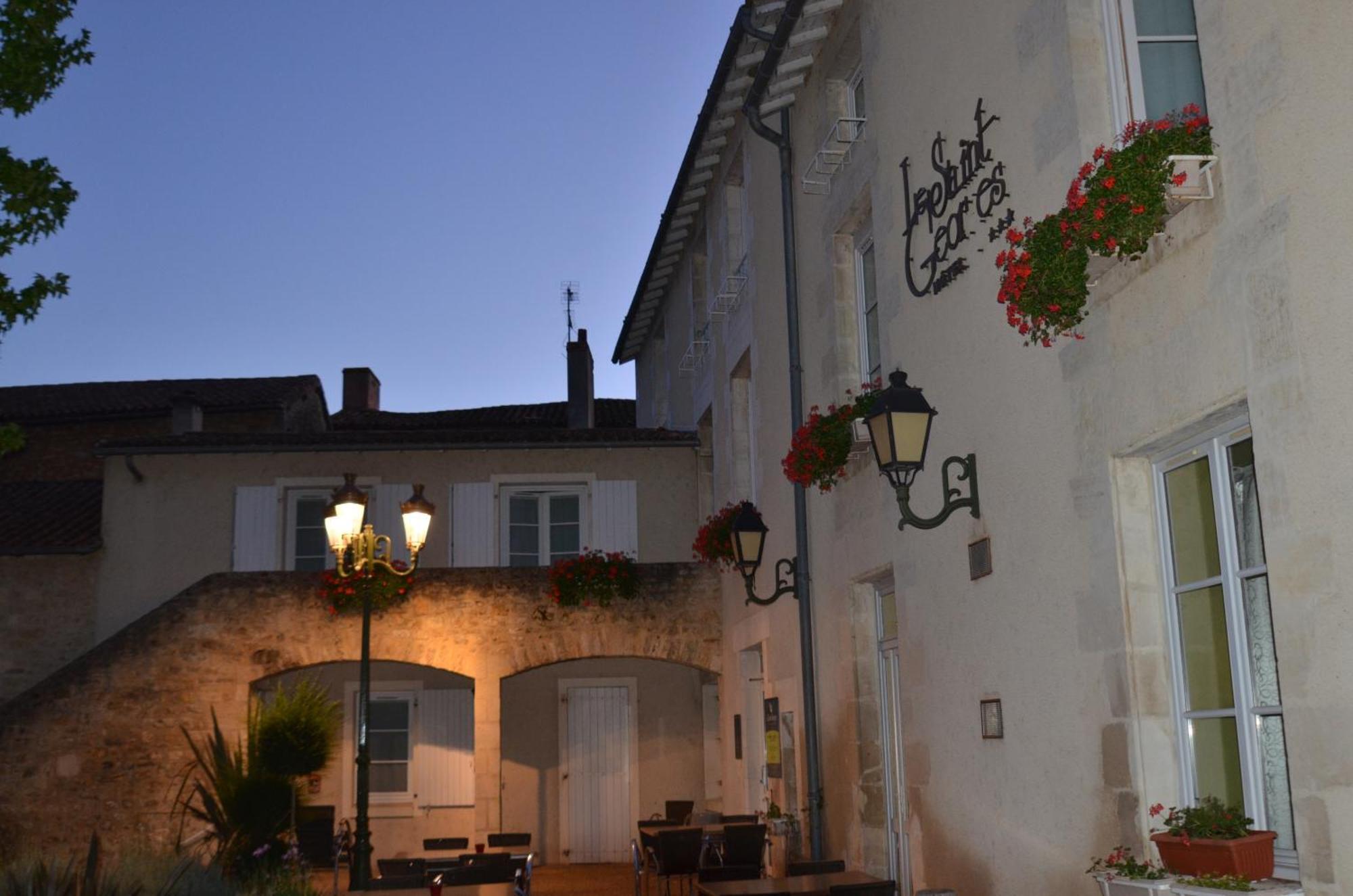 Logis Hôtel Le Saint Georges Vivonne Exterior foto